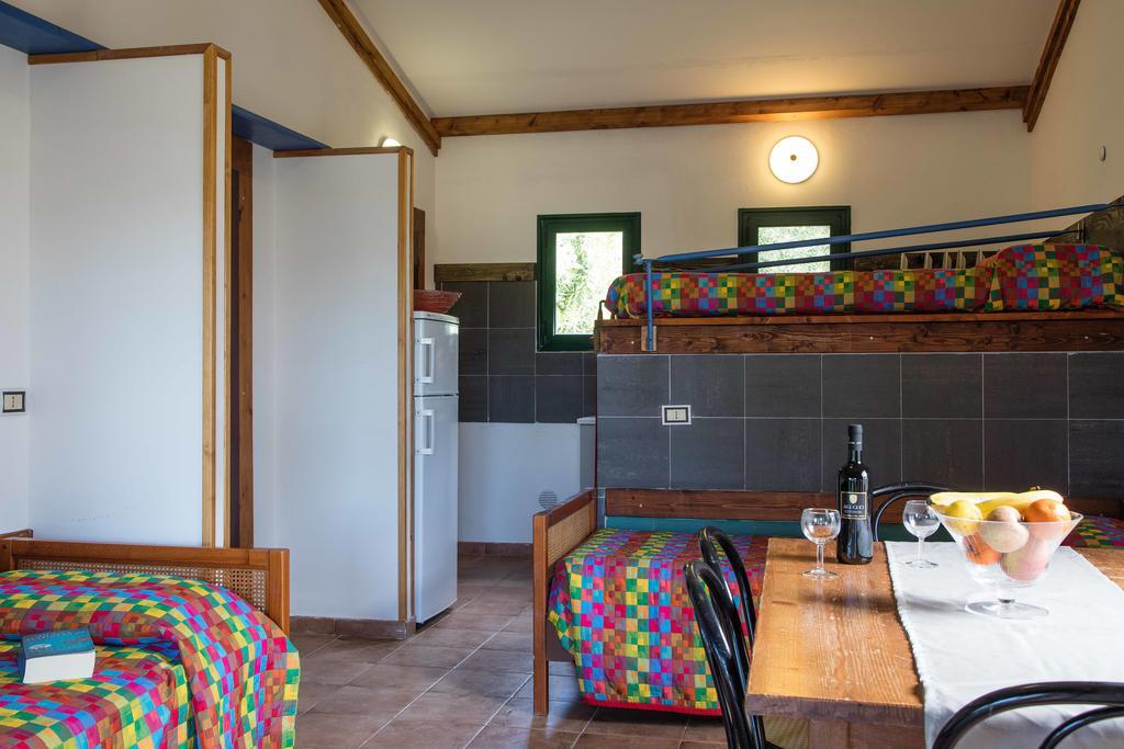 Il Borgo Centro Vacanze Guardistallo Eksteriør billede