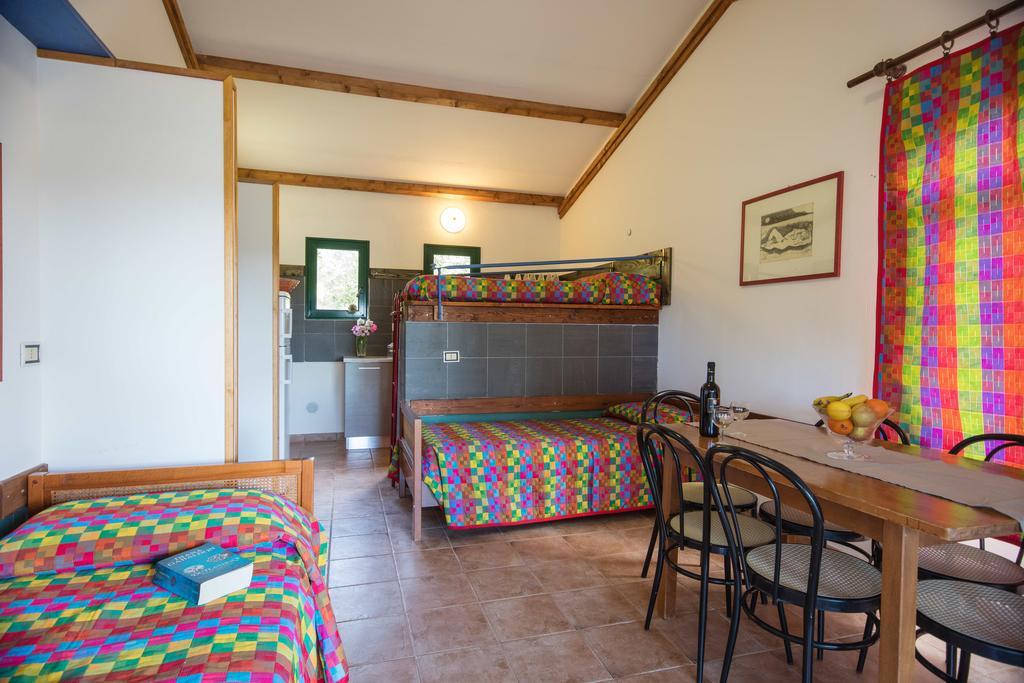 Il Borgo Centro Vacanze Guardistallo Eksteriør billede